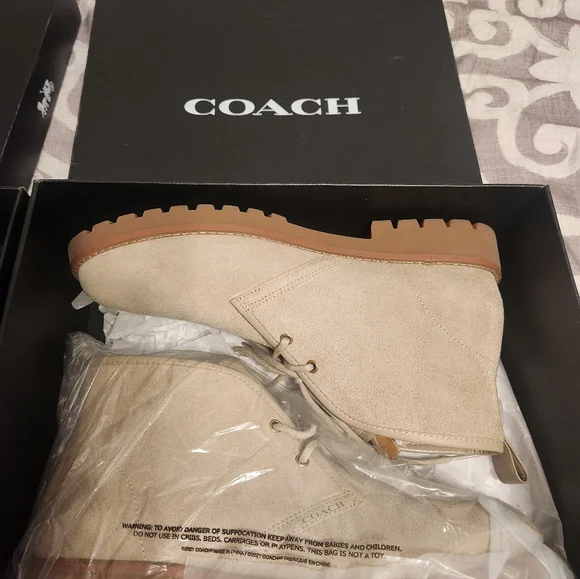 Coach Light Tan Suede Chukka Boots New In Box - Picture 1 of 3